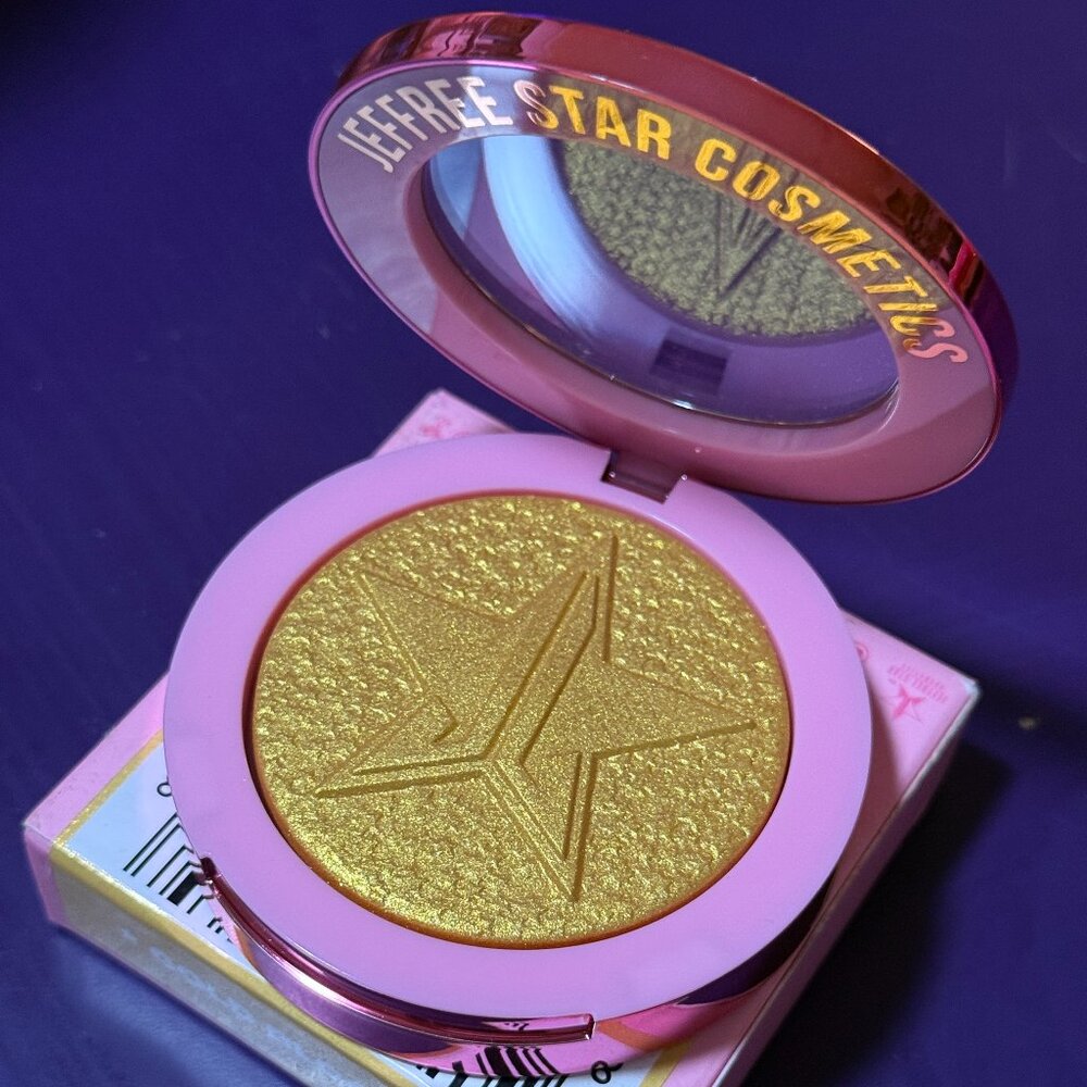 Supreme Frost Highlighting Powder - Gold Blooded
